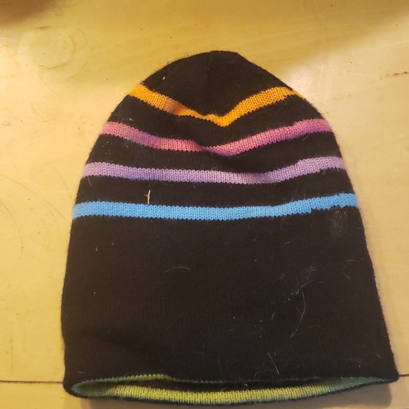 A colorful hat - Picture 1 of 2